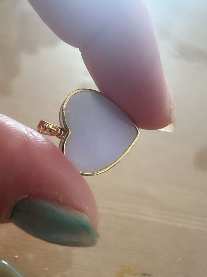 「新品］18K金ハート型純天然淡い紫色ペンダント　鑑定書付き