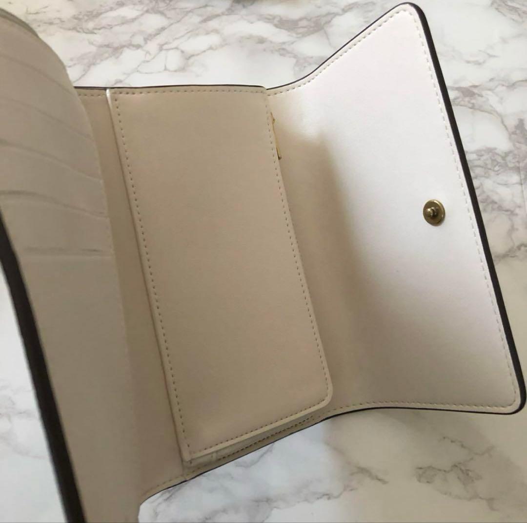 新品未使用 コーチ COACH 白 折り財布 ミディアム フラップ ウォレット