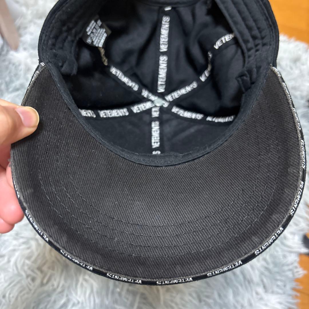 VETEMENTS ブラック キャップ　ヴェトモン