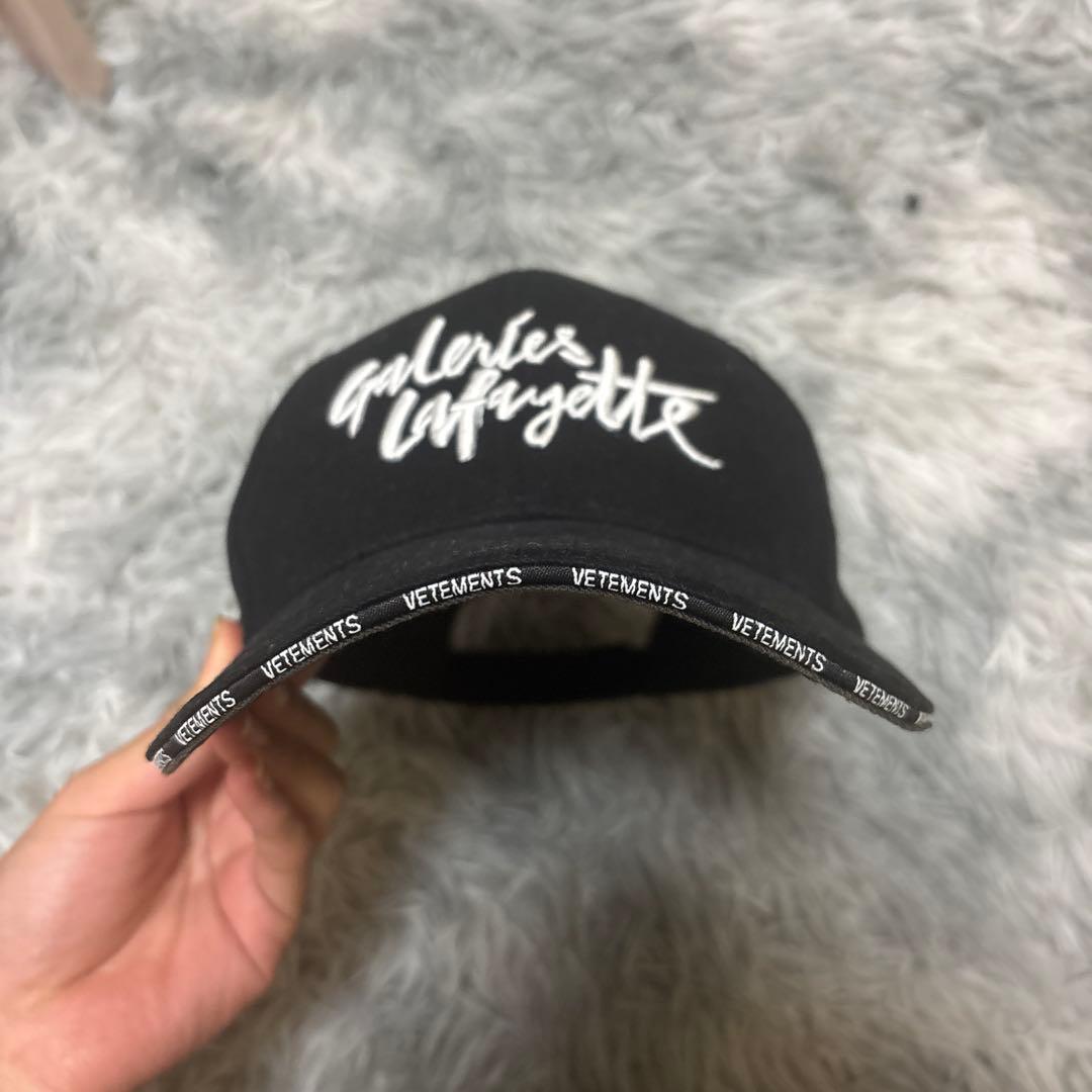 VETEMENTS ブラック キャップ　ヴェトモン