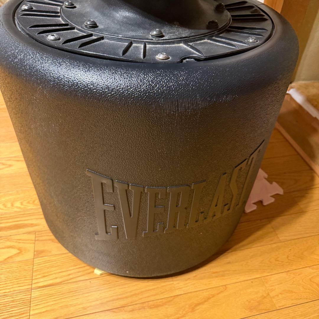 スタンド式のEVERLAST PowerCoreサンドバッグ