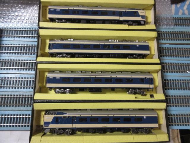 国鉄 寝台特急電車 581系 4両セット HOゲージ　（金属製・カツミ製）