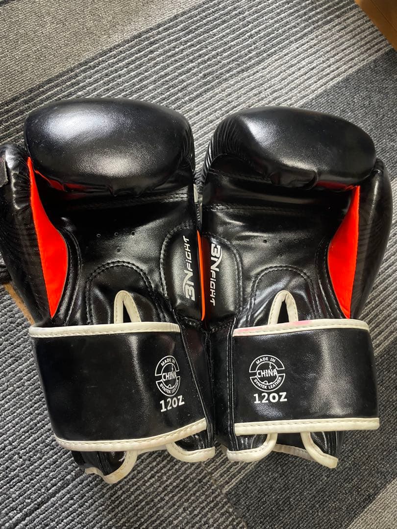 8/31処分予定の為最終値下げ　　新品、中古品、パンチングミット 他グローブなど