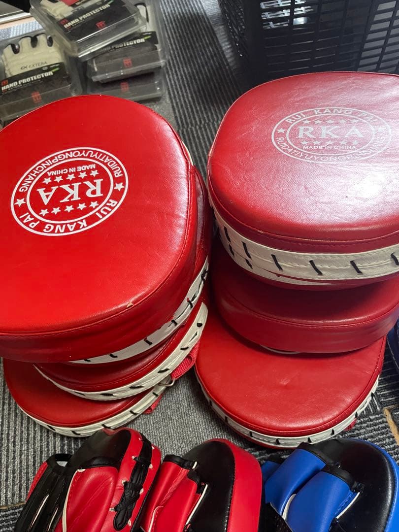 8/31処分予定の為最終値下げ　　新品、中古品、パンチングミット 他グローブなど