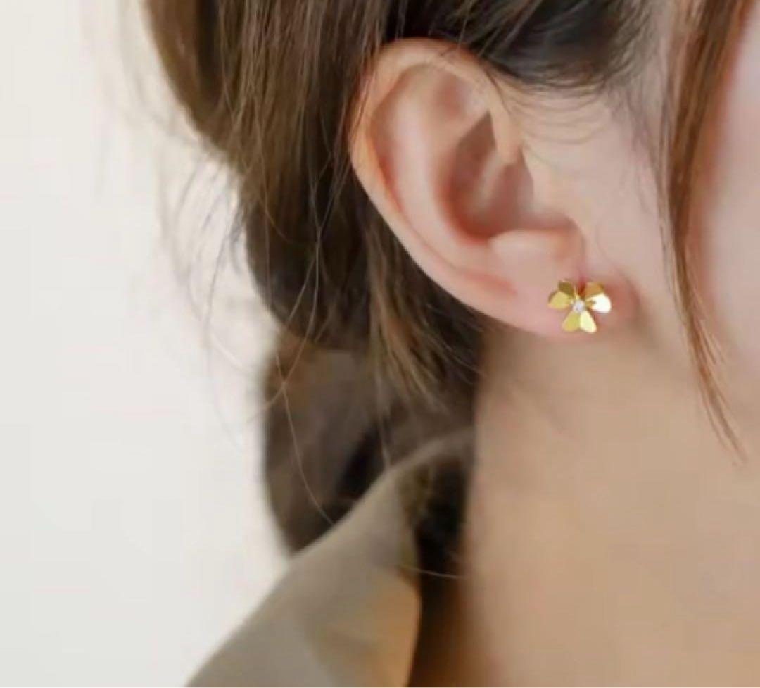 豪華✨ハイクオリティ✨ゴールド　ピアス　モアサナイトダイヤモンド　イヤリング別売