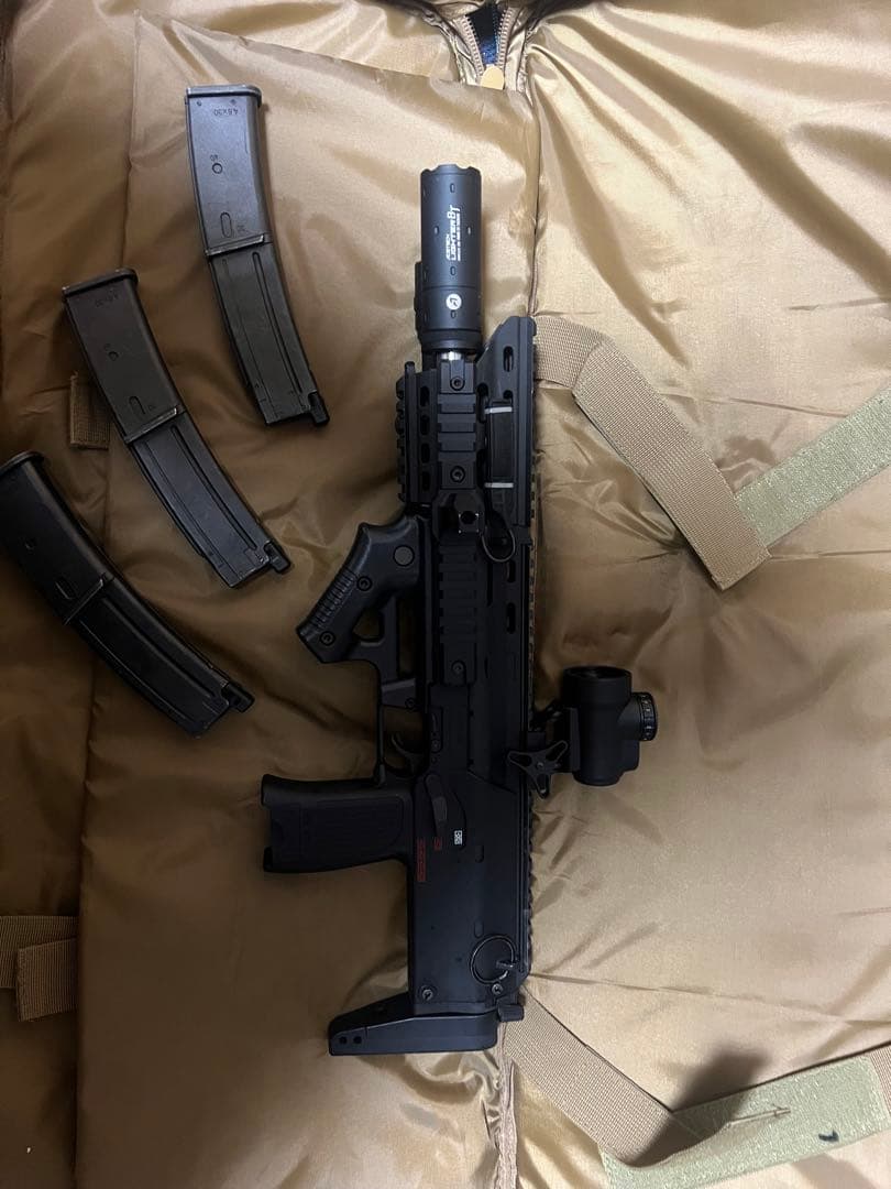 【東京マルイ】MP7 ガスブロ　フルカスタム品+マガジン3本