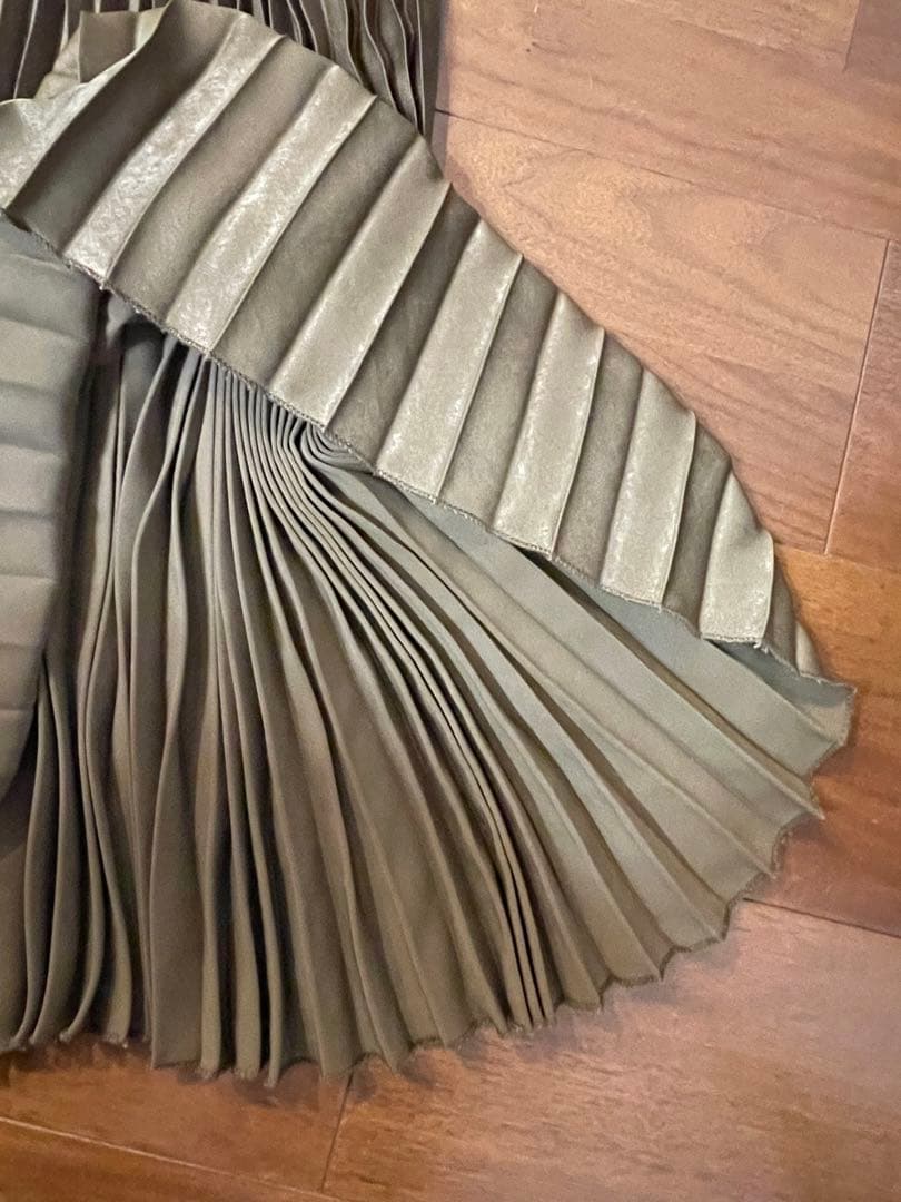 美品⭐︎Priority　美シルエット　プリーツガウチョパンツ カーキ