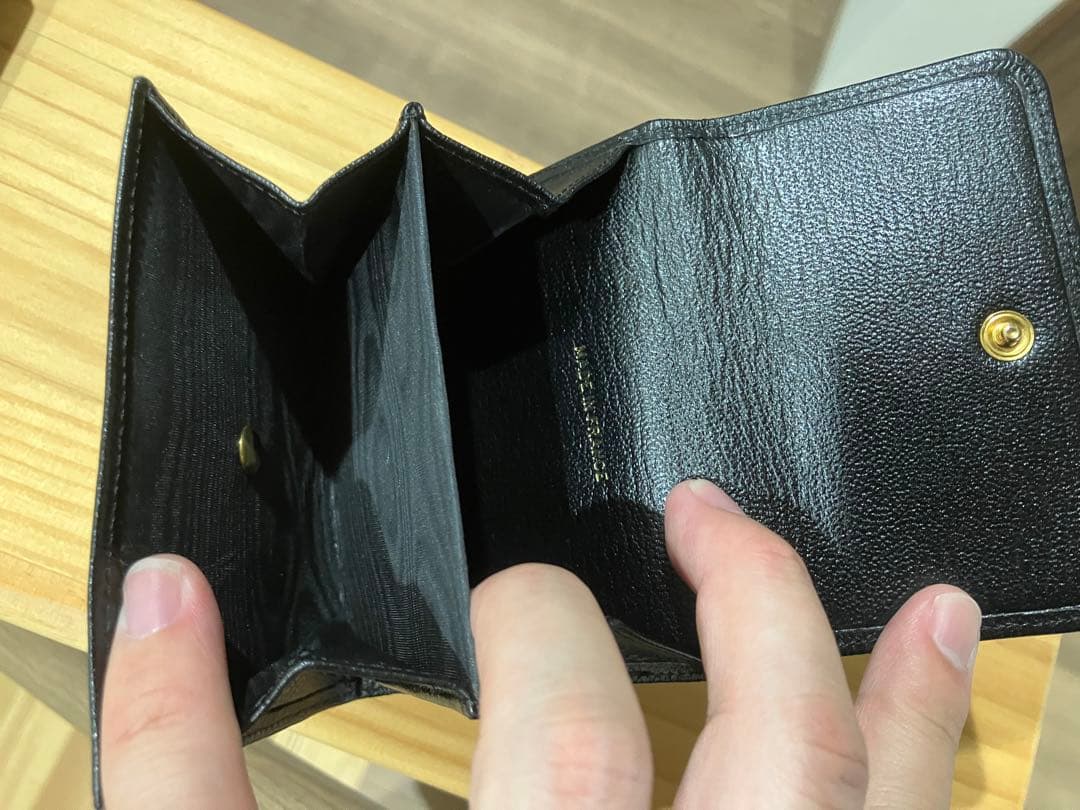 CHANEL ブラックレザー三つ折り財布