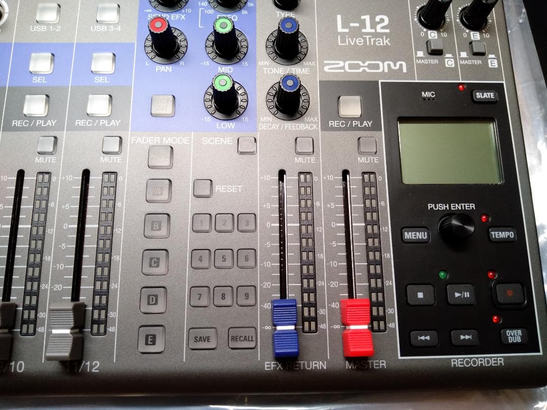 未使用品　ZOOM LiveTrak L-12 デジタルミキサー