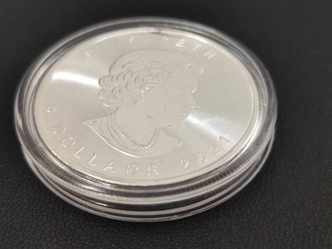 カナダ 2021年 1オンス エリザベス銀貨 5ドル 純銀 ケース入 美品
