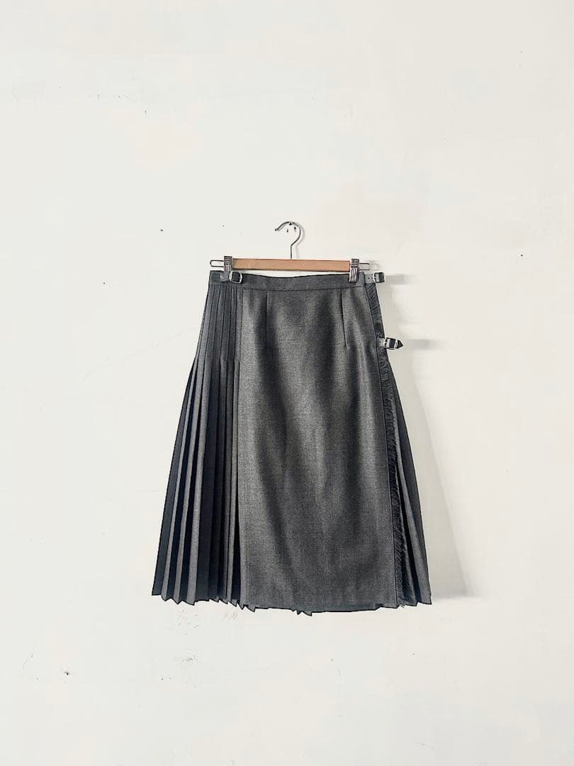 【美品】O'NEIL of DUBLIN　両脇ベルト 後プリーツスカート　グレー