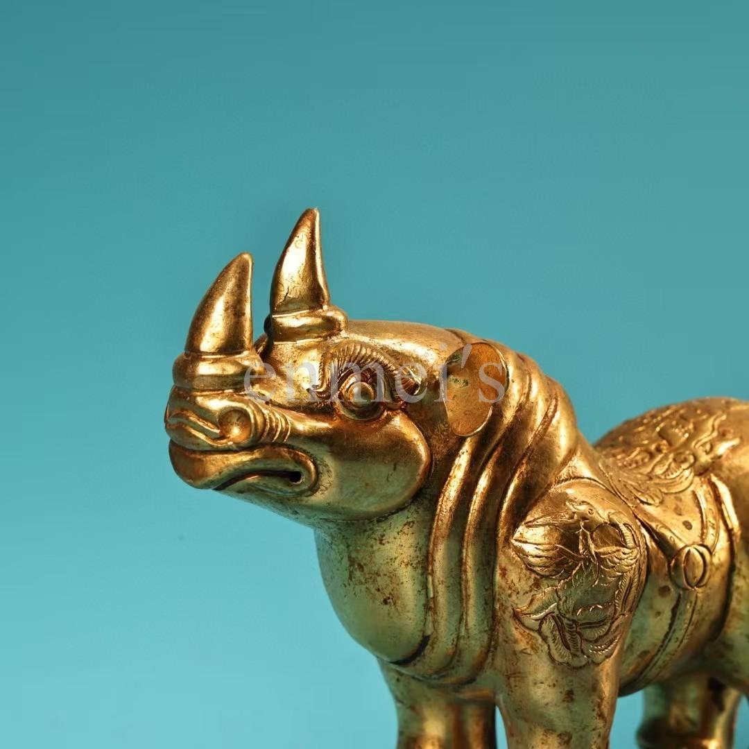 中国古美術・旧蔵細工犀牛セット・純銅製・鏨刻鎏金・高浮彫・置物・風水開運・文房具