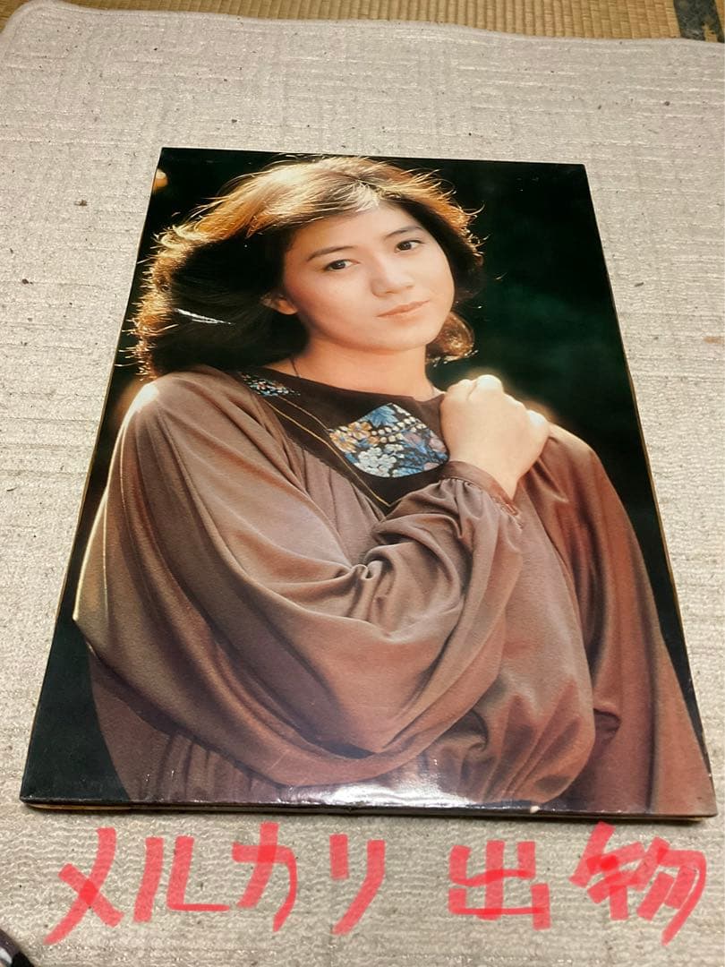 石川さゆり／木製・パネルポスター。傷があります。【縦／58cm幅／40cm】