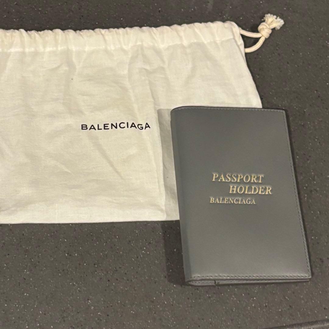 バレンシアガ Balenciaga パスポートケース グレー