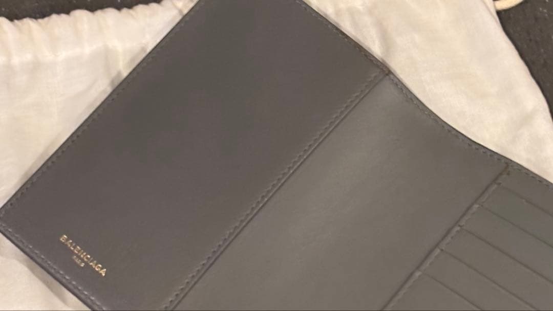 バレンシアガ Balenciaga パスポートケース グレー