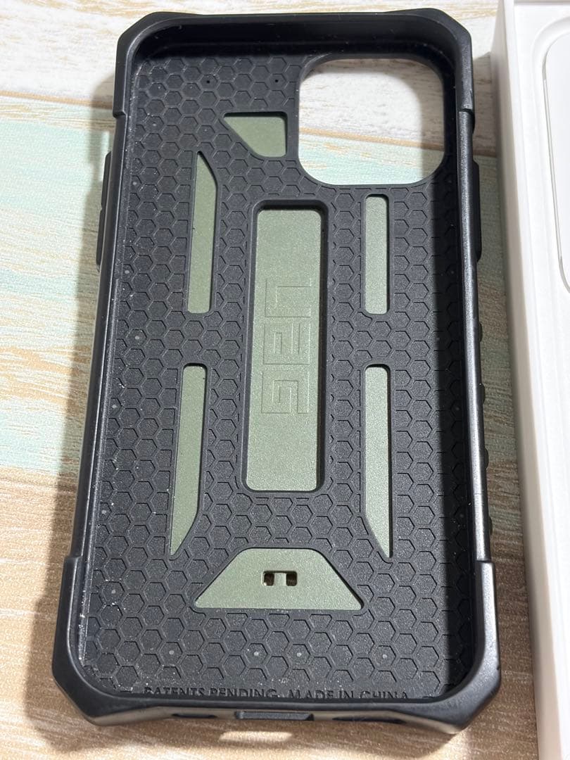 Apple iPhone 12 128GBミントグリーン UAGケースとポーチ