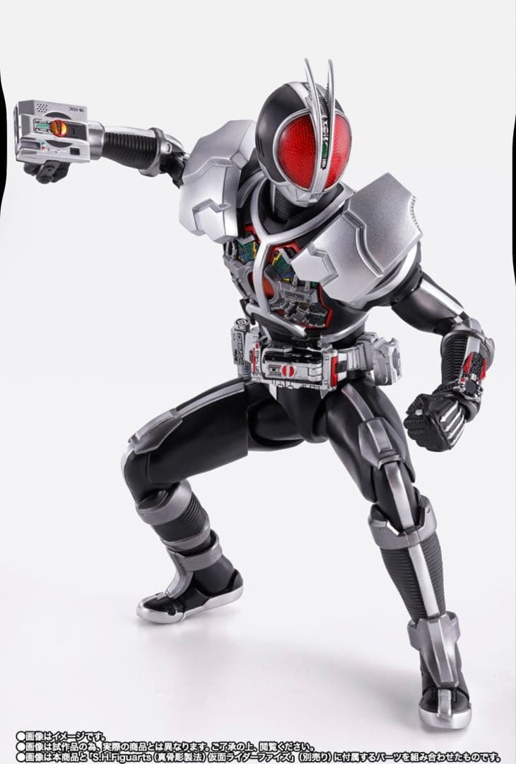 S.H.Figuarts 真骨彫製法　仮面ライダーファイズ　アクセルフォーム