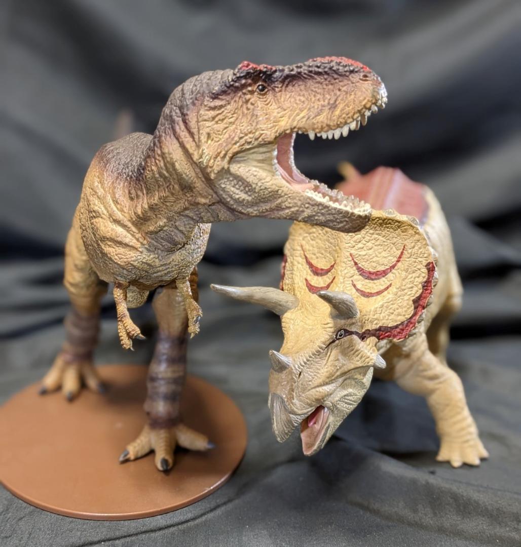 恐竜（セガ）ティラノサウルス＆トリケラトプス　ソフビフィギュア２体セット