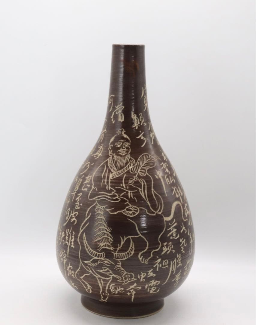 中国　鉄釉刻紋瓶　大明万暦年製銘　送料込み1006