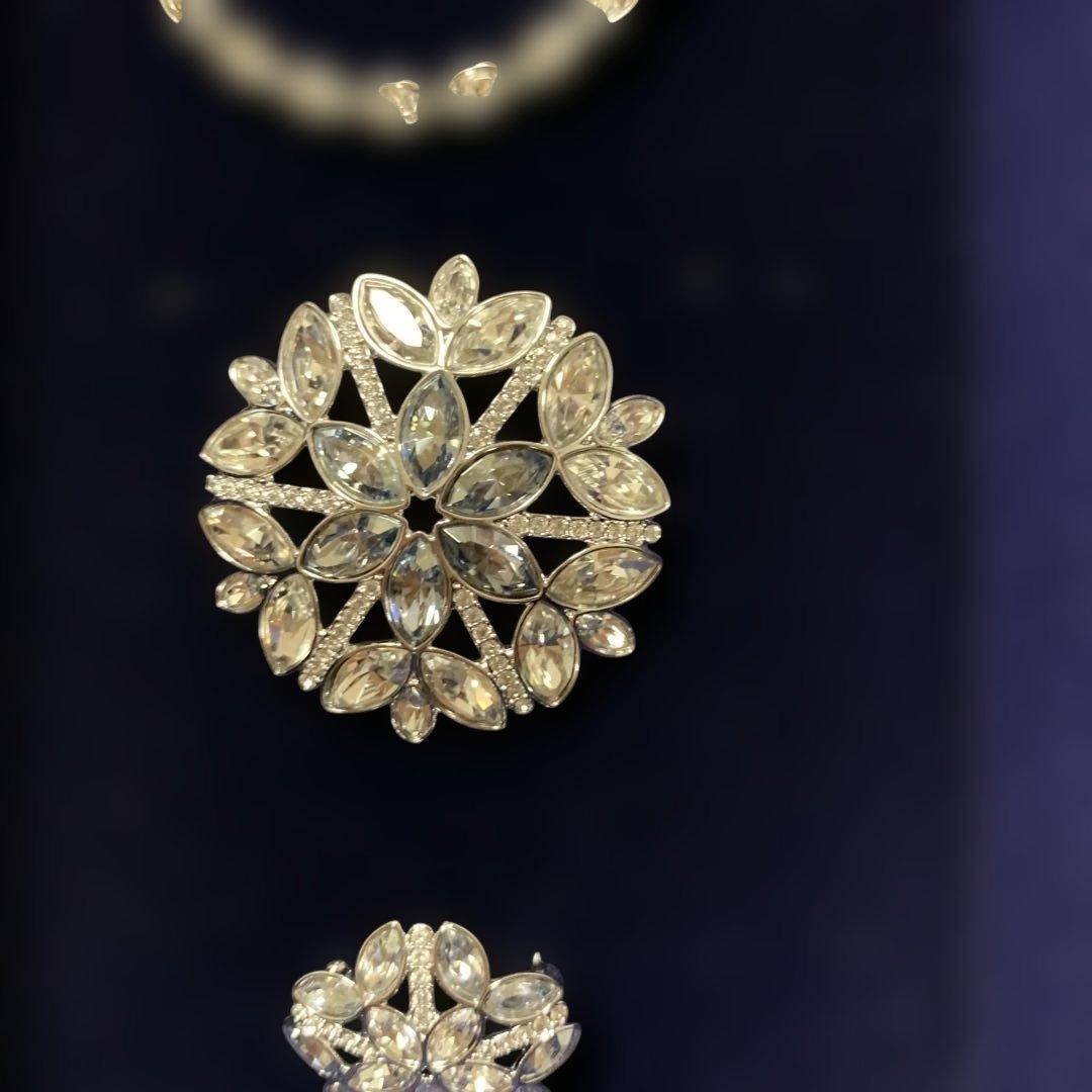 SWAROVSKI スワロフスキー　コサージュ　ブローチ　3点セット　箱付き