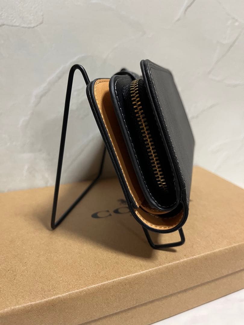 ✨️新品未使用✨COACH ブラックレザー 二つ折り財布