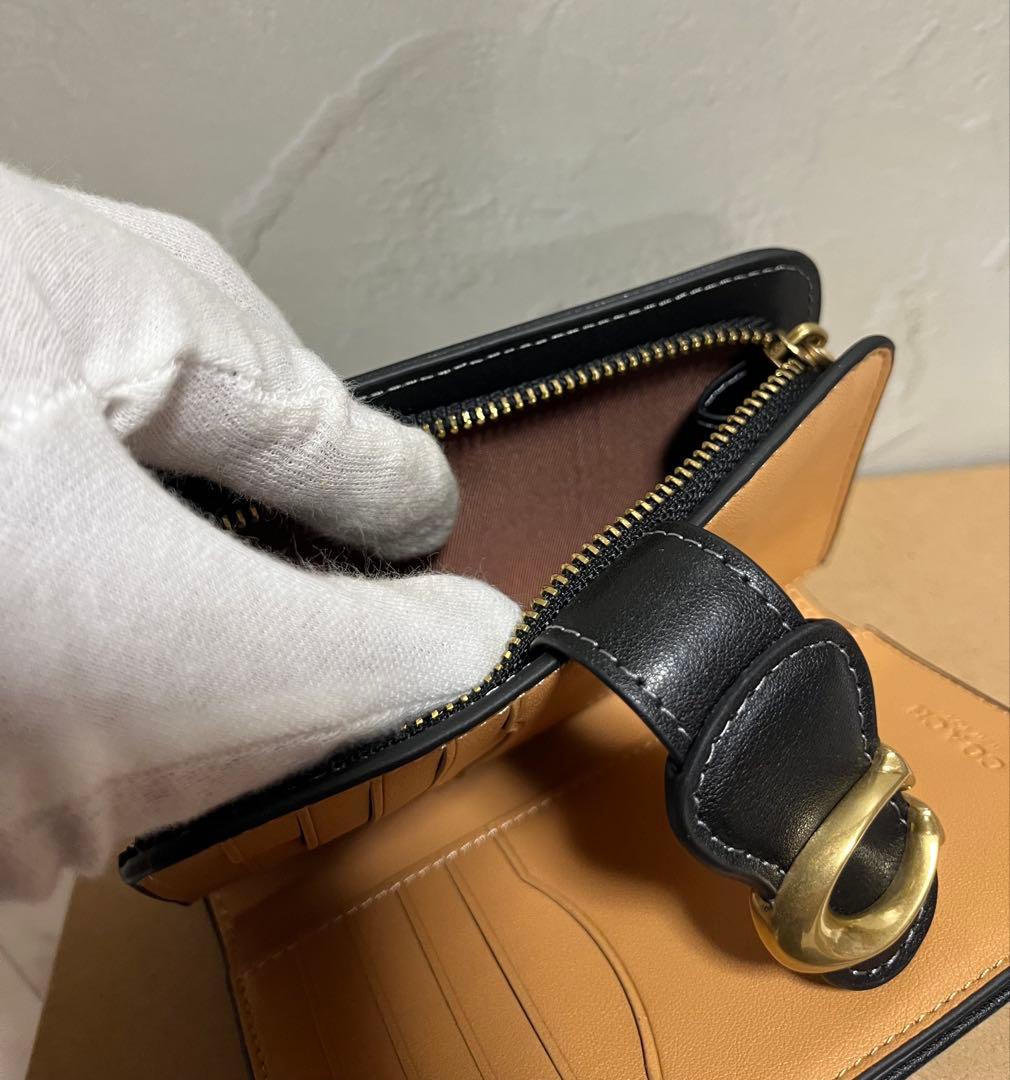 ✨️新品未使用✨COACH ブラックレザー 二つ折り財布