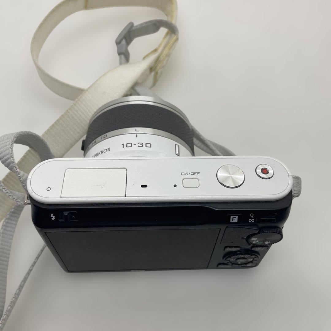 【iy/12.9】Nikon 1 J1 レンズキット10-30mm3.5-5.6