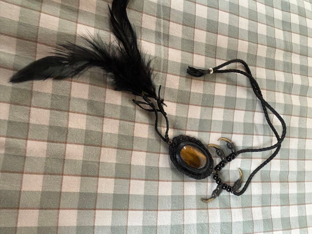14th系 ネックレス 黒い羽根と天然石 牙