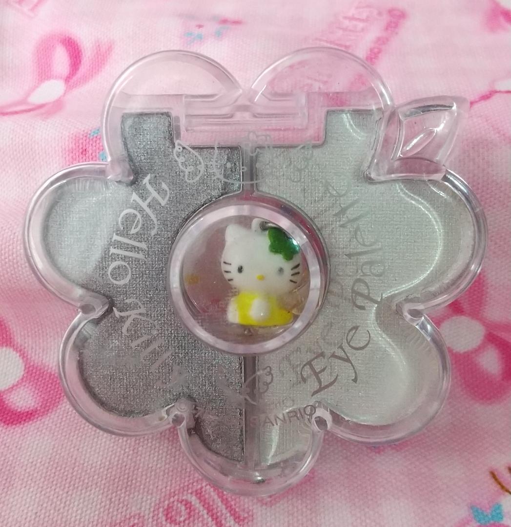 キティ　アイシャドウパレット　リップ＆グロス　ネイルカラー　マスコット　蝶