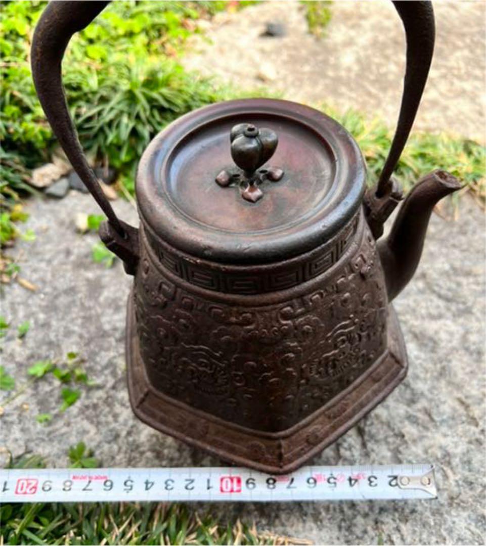 龍文堂安之助　六角鉄瓶　龍雲菊花模様　稀少