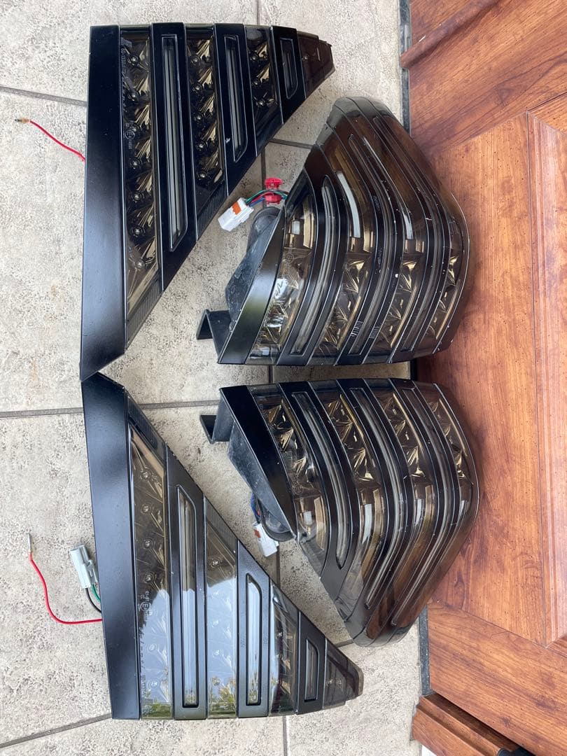 ウ*ー様 ヴェルファイア20、アルファード20　テールランプバレンティー