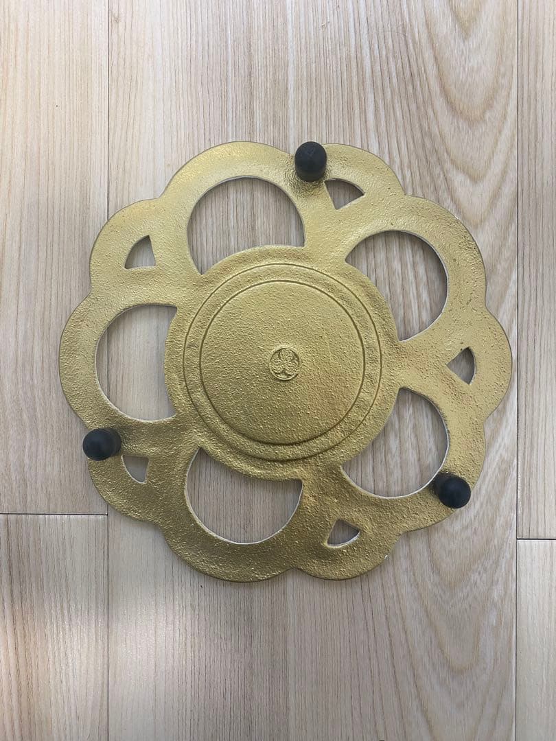 南部鉄器【南部宝生堂 及富 OITOMI】令和霰　瓶敷セット (ホワイト 白）