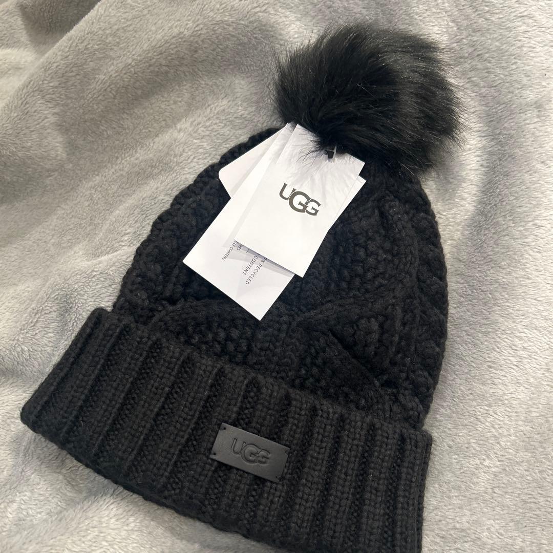 新品未使用年末特価！UGG アグ ポンポン付きニット帽 ブラック