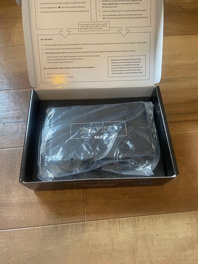 MOTU M2 オーディオインターフェイス 本体とUSBケーブル