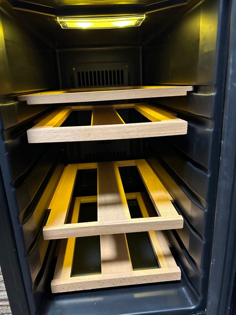 【福田一博】 ワインセラー LED照明付き 8ボルト　BWC-008P