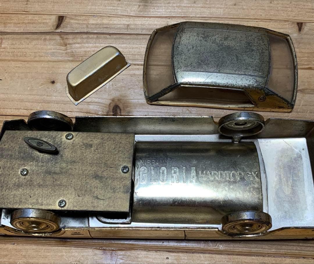 ニッサン　グロリアハードトップ　GX　ダイカスト　カー　希少品