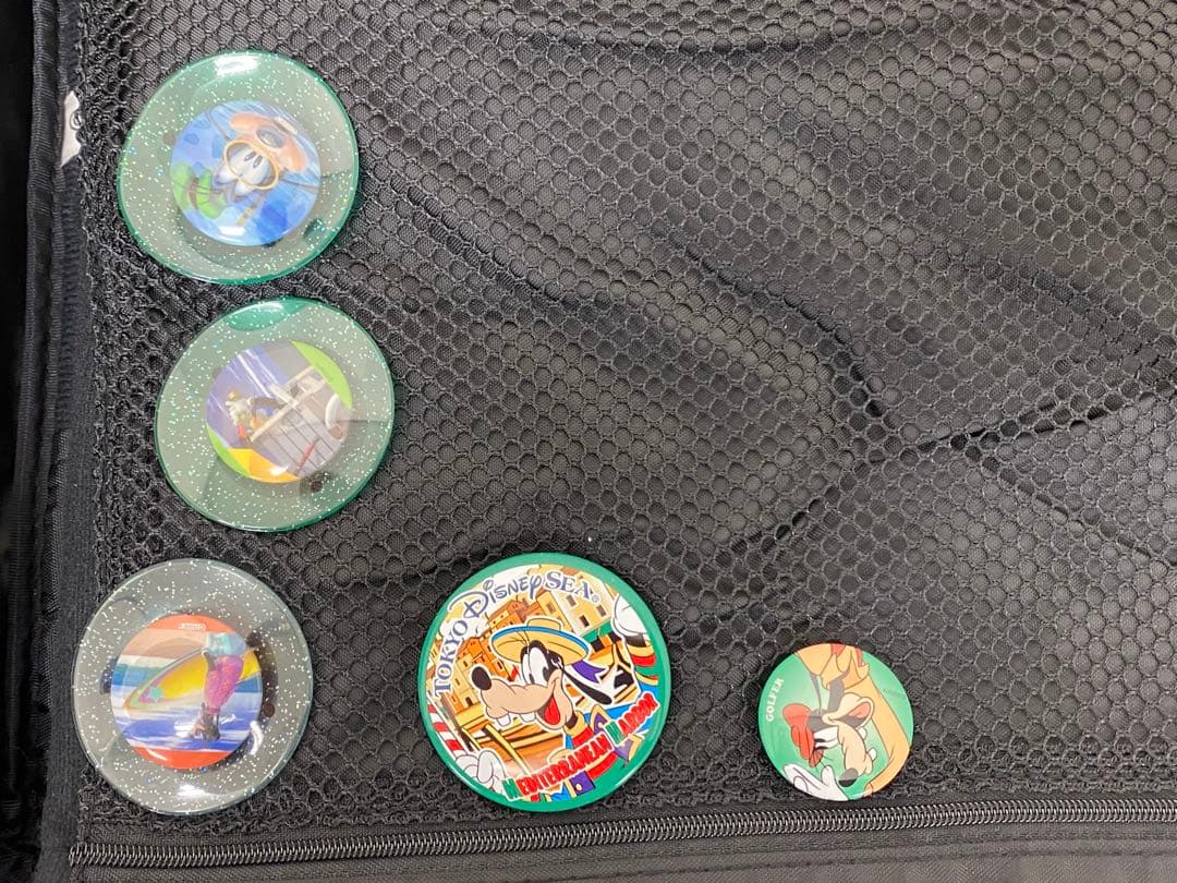 3-2704 ウォルトディズニー生誕100年　ピンバッジ・缶バッジ等グッズまとめ