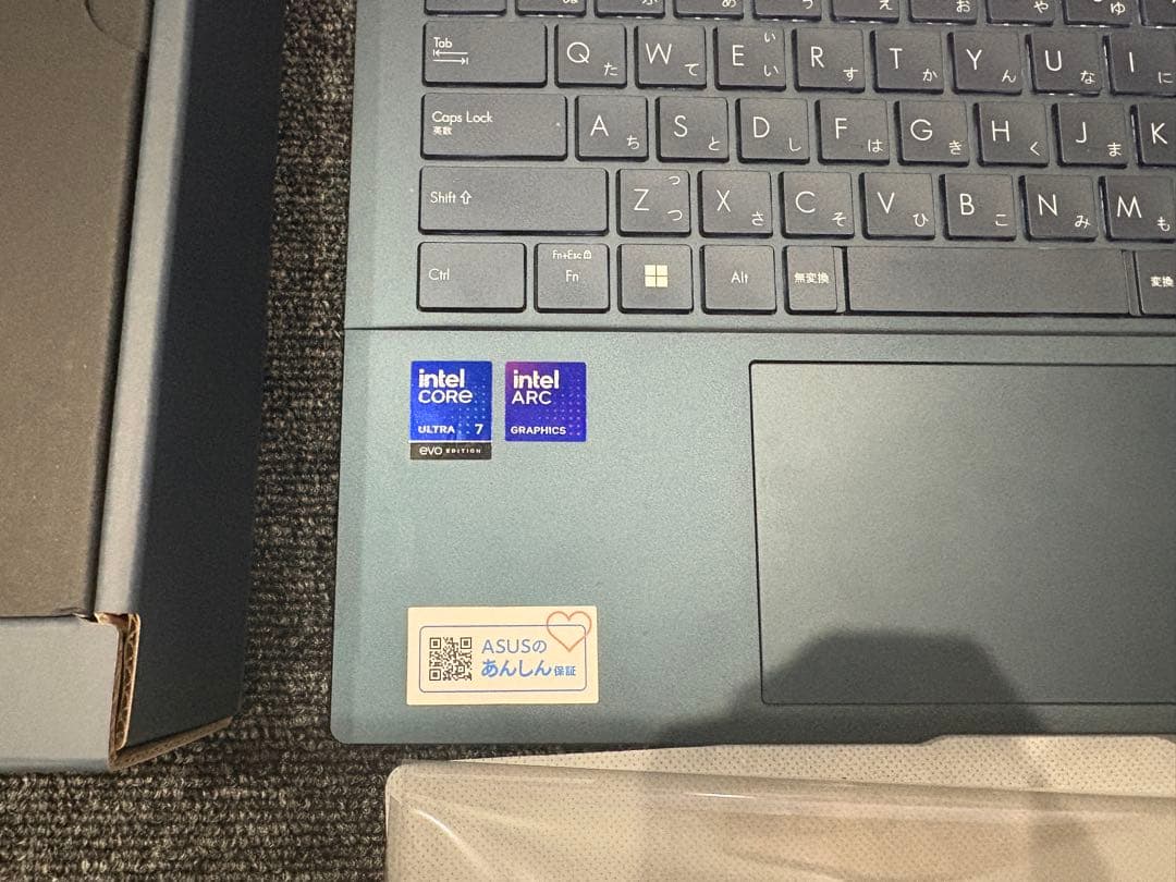 ASUS Zenbook 14 Intel Core i7 本体