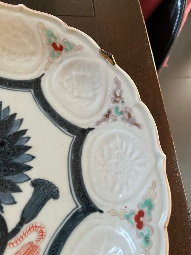 江戸中期　古伊万里　上手　陽刻　団扇　扇　宝尽　　稜花形　輪花尺皿