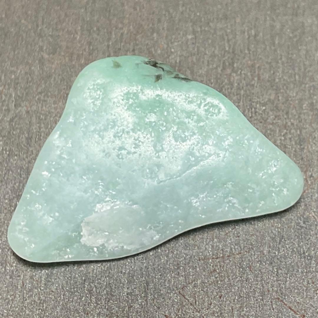 ［薄緑色　透明感］　糸魚川翡翠海石7g ヒスイ　ひすい