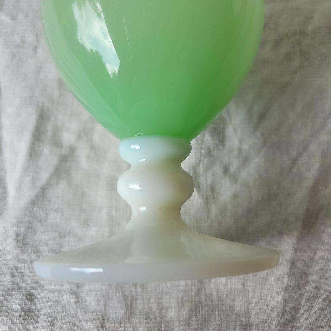 フランス　アンティーク　オパリンガラス　フラワーベース　グリーン