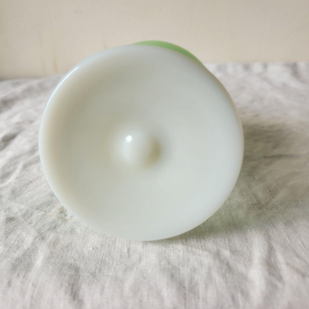 フランス　アンティーク　オパリンガラス　フラワーベース　グリーン