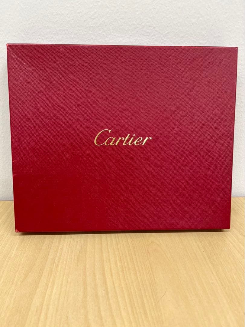 カルティエハッピーバースデーコレクションのレザーカバー限定ノートです。
