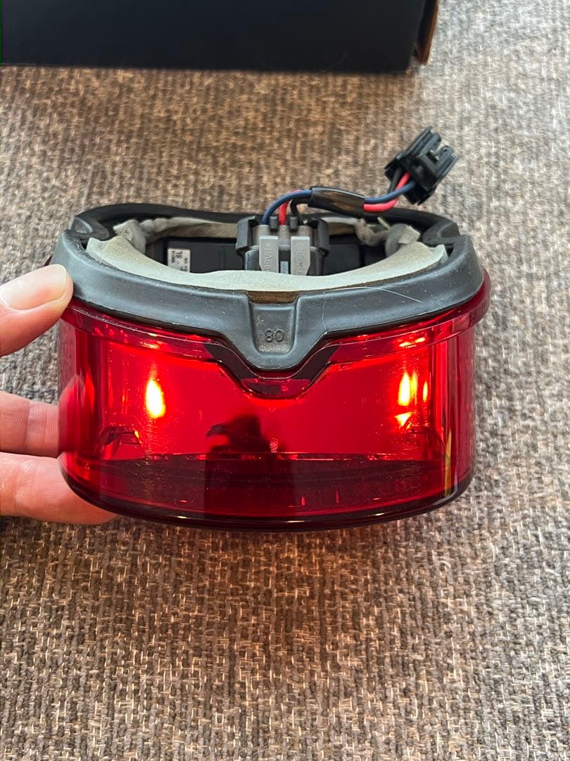 ハーレー純正 テールライトキット 赤/ナンバー灯白LED付き
