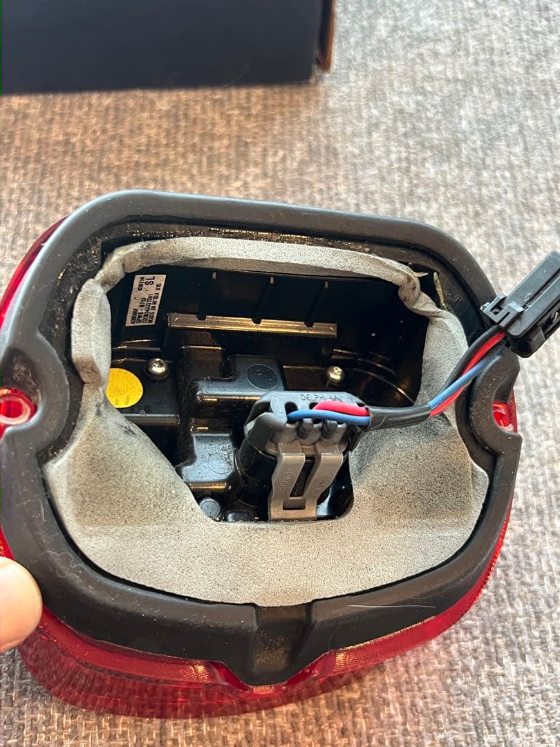 ハーレー純正 テールライトキット 赤/ナンバー灯白LED付き