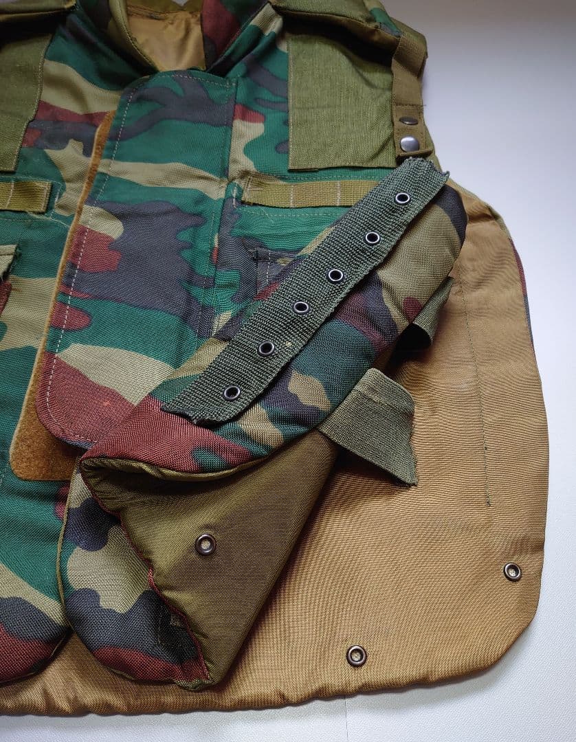 ミリタリーベスト