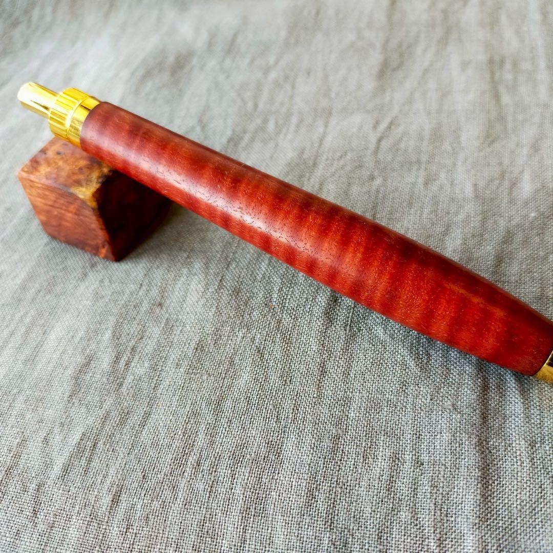 ハンドメイド　木軸シャープぺン　アマゾンジャラ縮杢　0.5mm　天然木　ゴールド