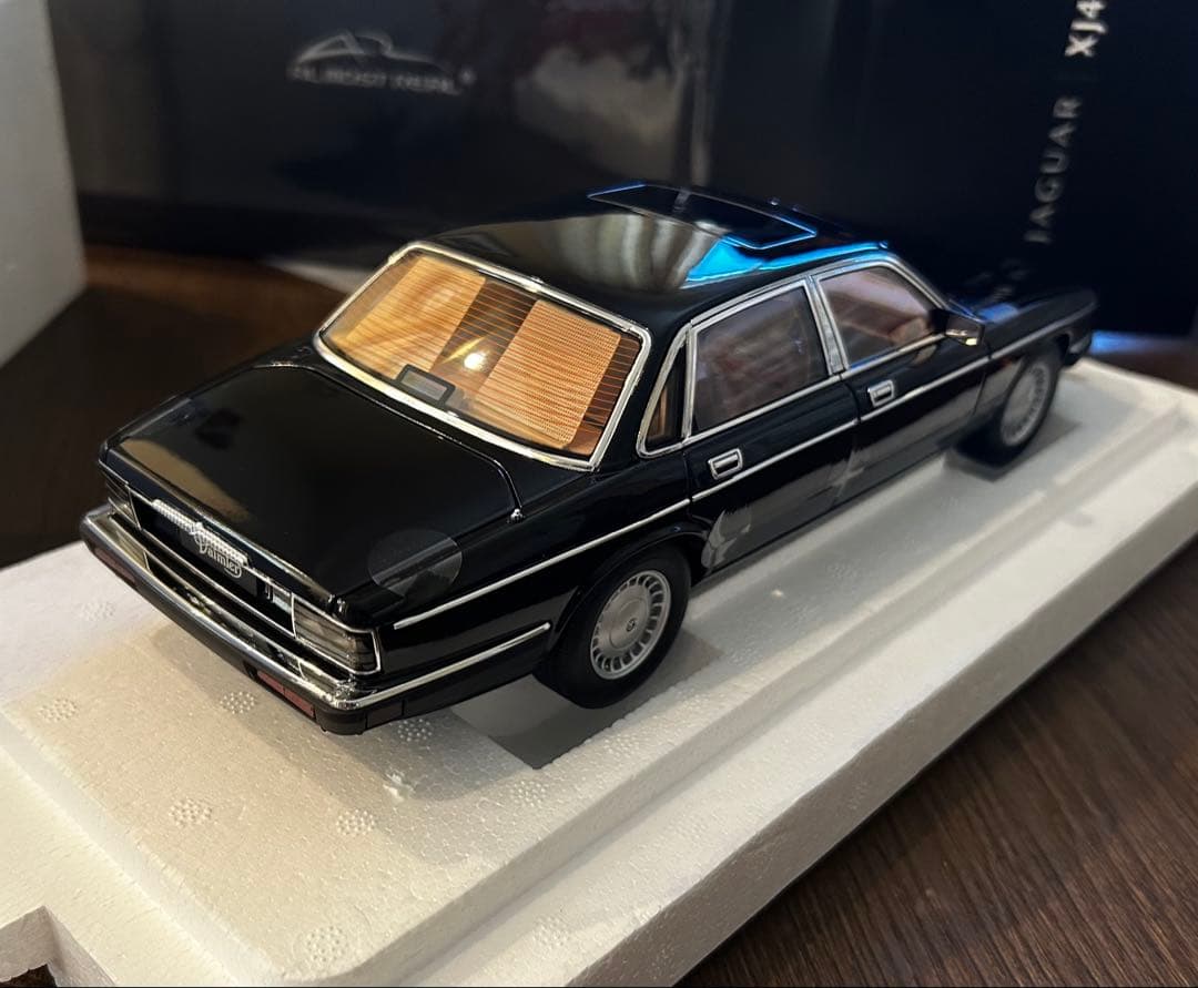 【新品】全開閉 Almost Real 1/18 ジャガー XJ40 XJ6 黒