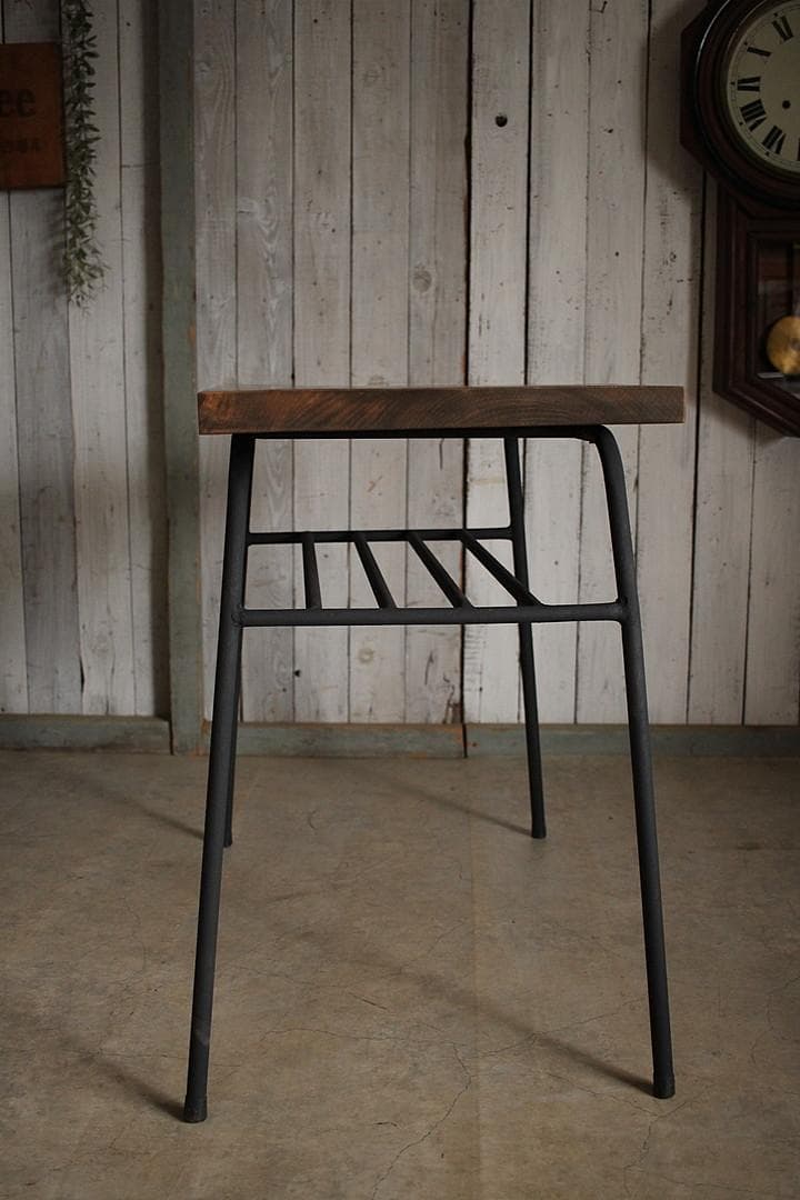 古い鉄脚と古材のテーブル　棚付き　机　作業台　古家具　古道具