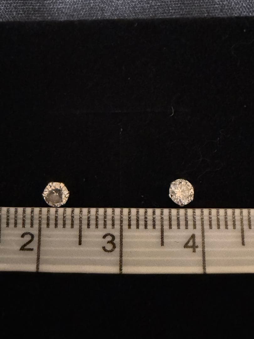 Pt900 一粒ダイヤスタッドピアス